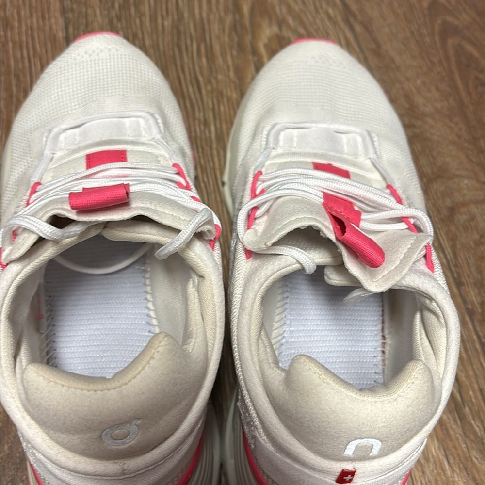 On Running White and Pink Sneakers with Cushioned Sole - Picture 4 of 6